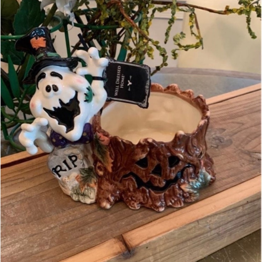 Corner Ruby "Halloween" RIP Ghost & Tree Trunk Candy Dish